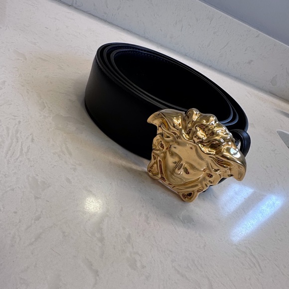 Authentic Versace La Medusa Black and Gold belt - Picture 3 of 8
